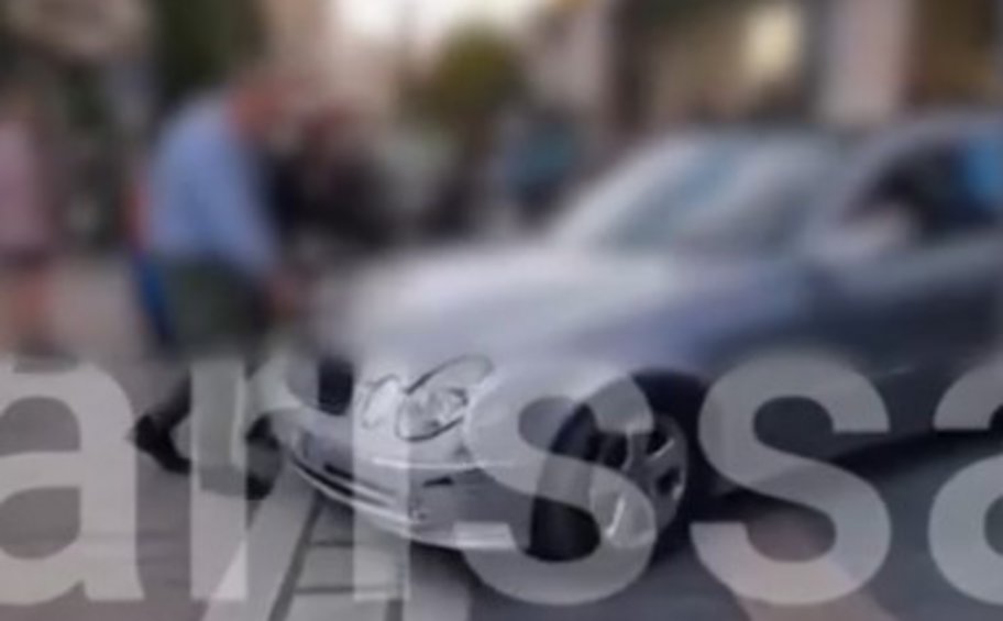 Λάρισα: Οδηγός επιχείρησε να «πατήσει» δημοτικούς αστυνομικούς
