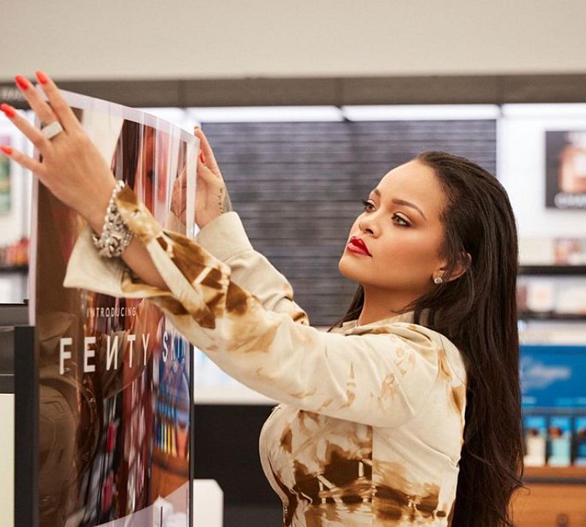 Rihanna: Οι αποκαλύψεις για τη μητρότητα