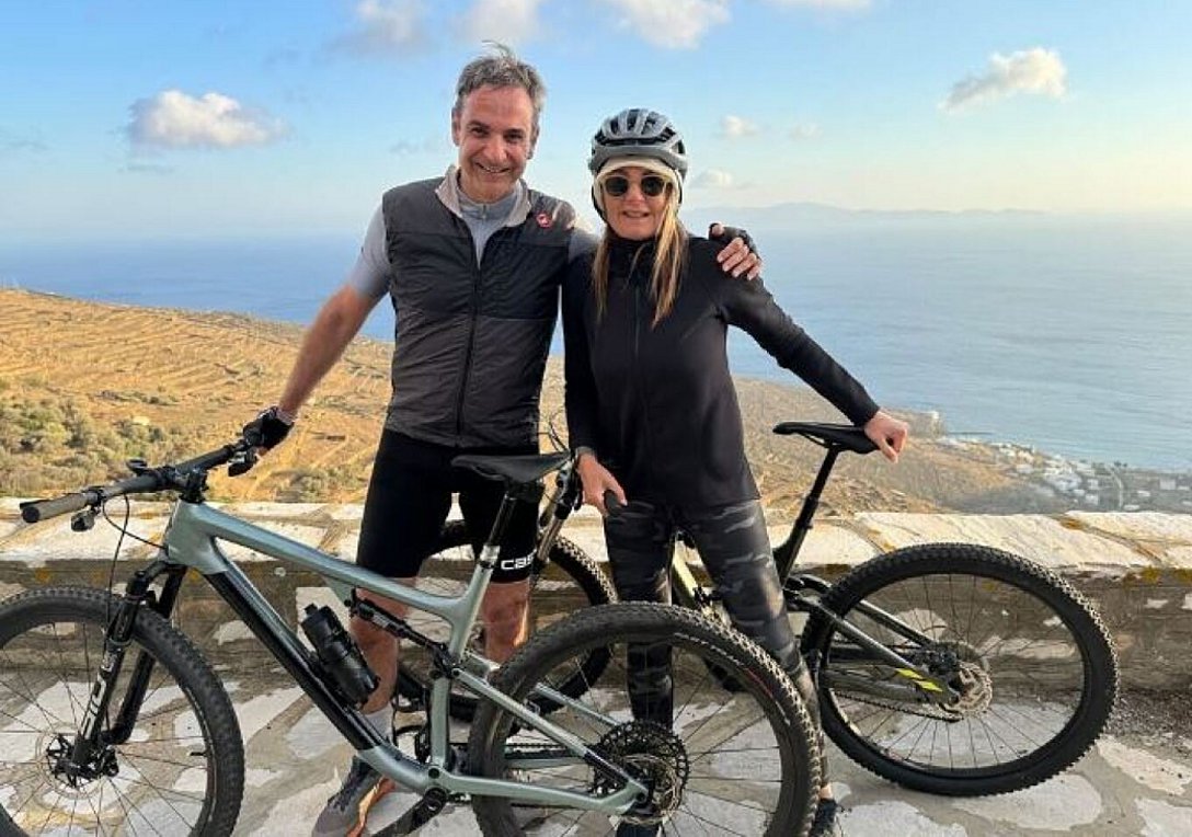 Ανάρτηση Μητσοτάκη για το Πάσχα: «Βόλτα με ποδήλατο μετά το αρνί»