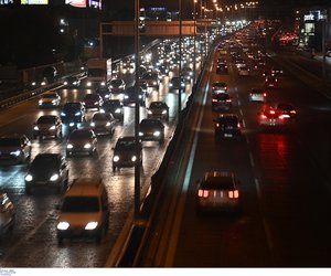 Mε χαμηλές ταχύτητες η επιστροφή των εκδρομέων του Πάσχα - Ιδιαίτερα αυξημένη η κίνηση στην Εθνική οδό Αθηνών-Κορίνθου