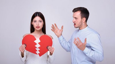 8 σημάδια ότι ο σύντροφός σας κάνει απιστία