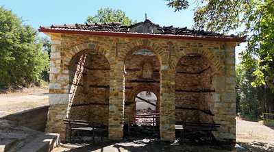 Χαλκιδική: Καταστροφές σε ιστορικό ναό από πυρκαγιά