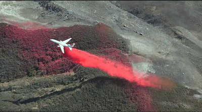 DC-10 Air Tanker: Εντυπωσιακό βίντεο κατάσβεσης πυρκαγιάς