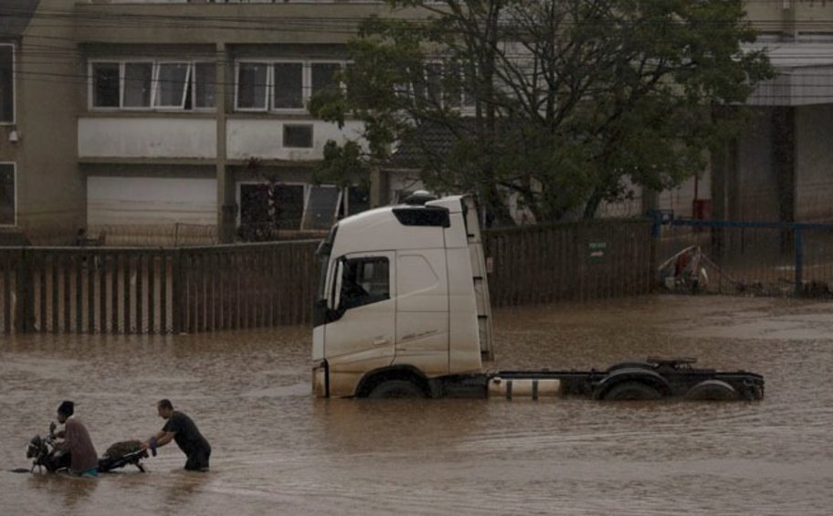«Πνίγηκε» η νότια Βραζιλία: Στους 126 οι νεκροί από τις πλημμύρες - ΒΙΝΤΕΟ
