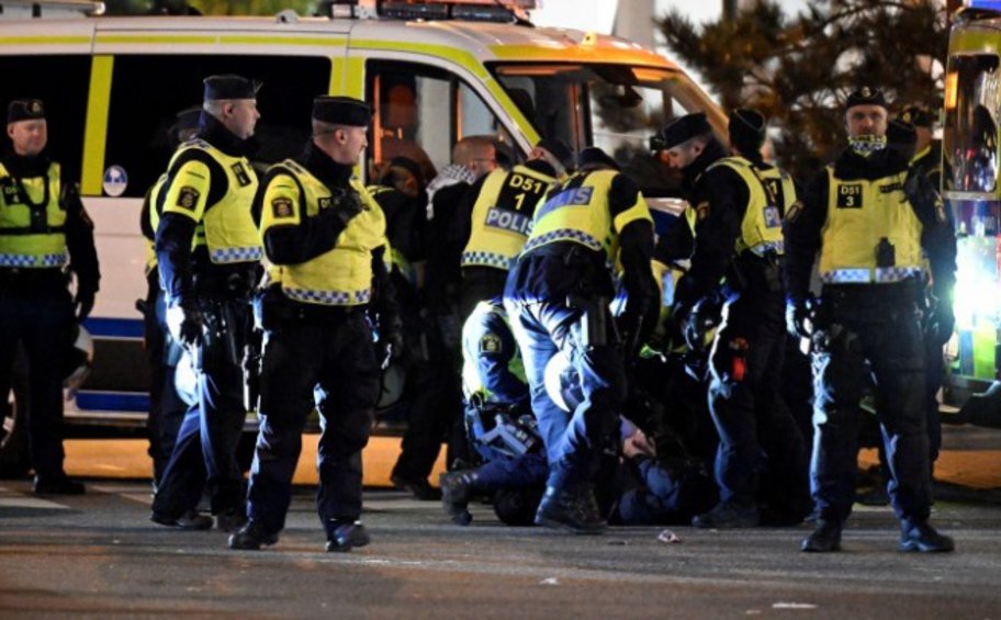 Εurovision: Eντάσεις μεταξύ αστυνομίας και φιλοπαλαιστίνιων διαδηλωτών έξω από τον χώρο διεξαγωγής του τελικού - Συνελήφθη η Γκρέτα Τούνμπεργκ - ΒΙΝΤΕΟ