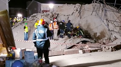 Νότια Αφρική: Άνδρας ανασύρθηκε ζωντανός από τα ερείπια, πέντε ημέρες μετά την κατάρρευση κτιρίου