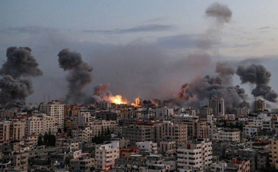 Βομβαρδισμοί και μάχες στη Λωρίδα της Γάζας - Μαζική έξοδος από τη Ράφα