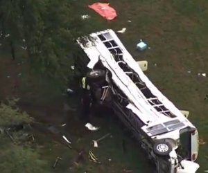 ΗΠΑ: Τουλάχιστον οκτώ νεκροί σε τροχαίο με λεωφορείο στη Φλόριντα - BINTEO 