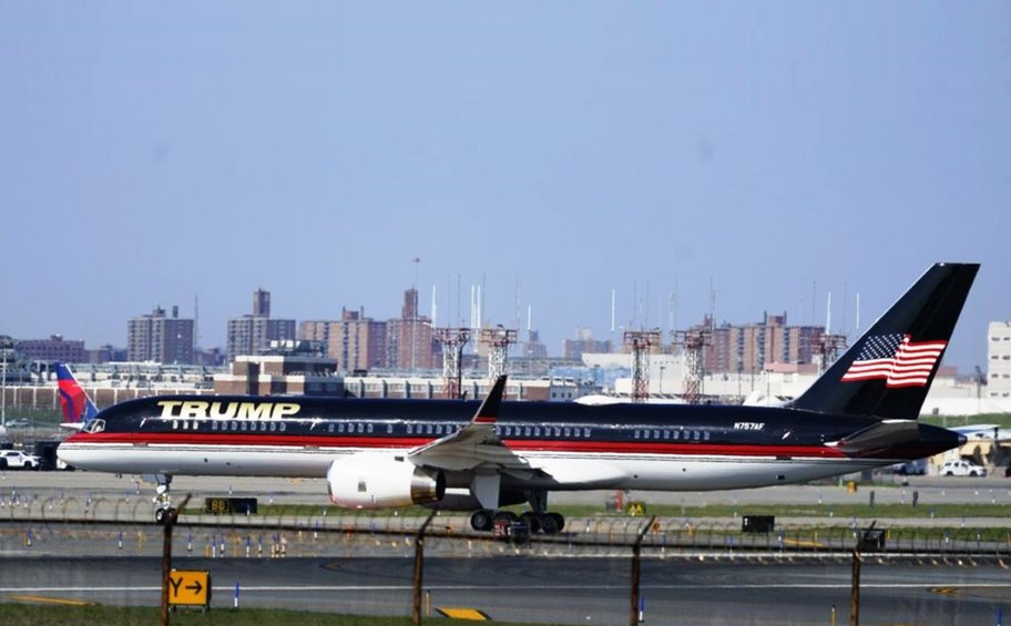 Αεροσκάφος του Ντόναλντ Τραμπ ακούμπησε άλλο αεροπλάνο στο αεροδρόμιο του δυτικού Παλμ Μπιτς 