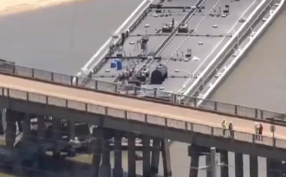 Τέξας: Πλοίο προσέκρουσε σε γέφυρα - Κατέρρευσε σιδηροδρομική γραμμή και δημιουργήθηκε πετρελαιοκηλίδα - Βίντεο