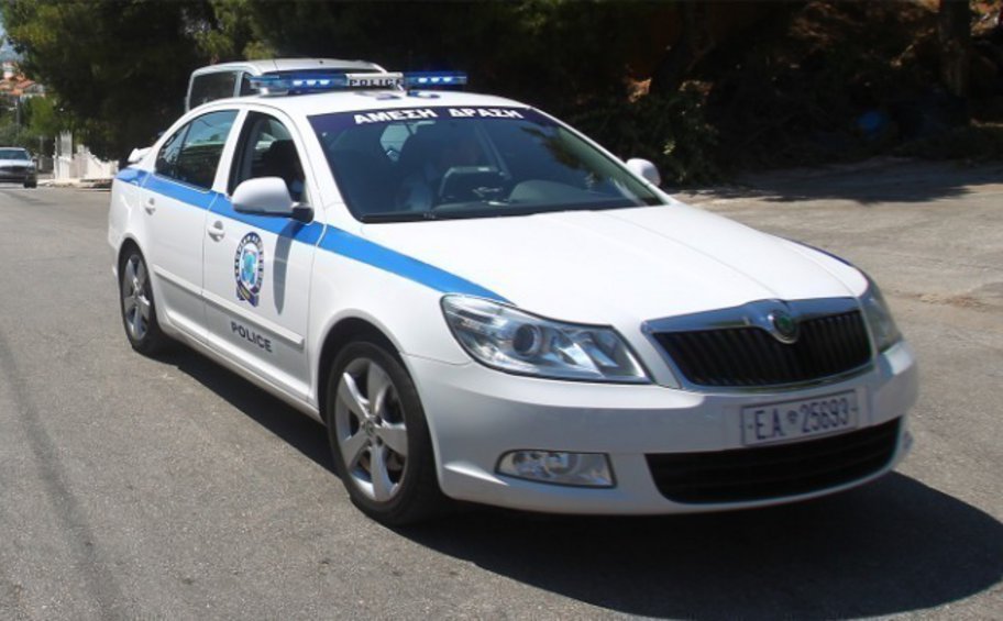 Κομοτηνή: Συνελήφθη ένα άτομο που αφαίρεσε την ελληνική σημαία από κατάστημα της πόλης