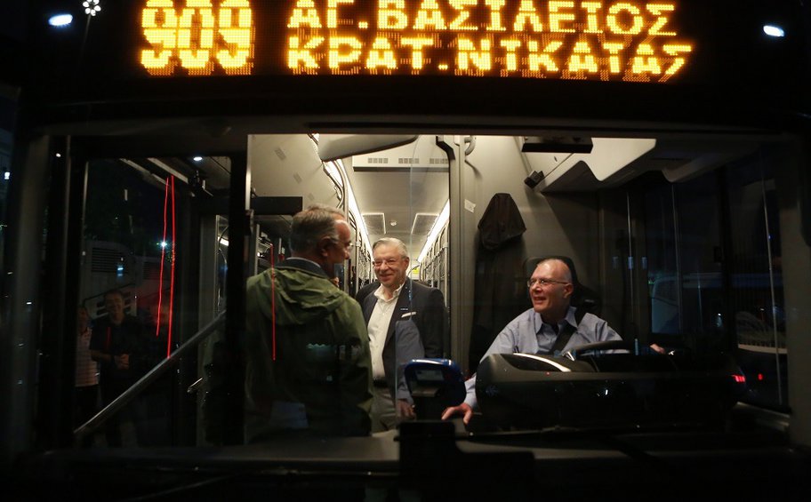 Τα νέα ηλεκτρικά λεωφορεία κυκλοφορούν στους δρόμους της πρωτεύουσας - Tι δήλωσε ο Χρ. Σταϊκούρας