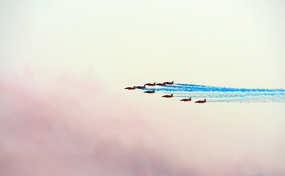 Red Arrows: Εντυπωσίασε η αεροπορική επίδειξη του ακροβατικού σμήνους της RAF στην Αθήνα - Εικόνες