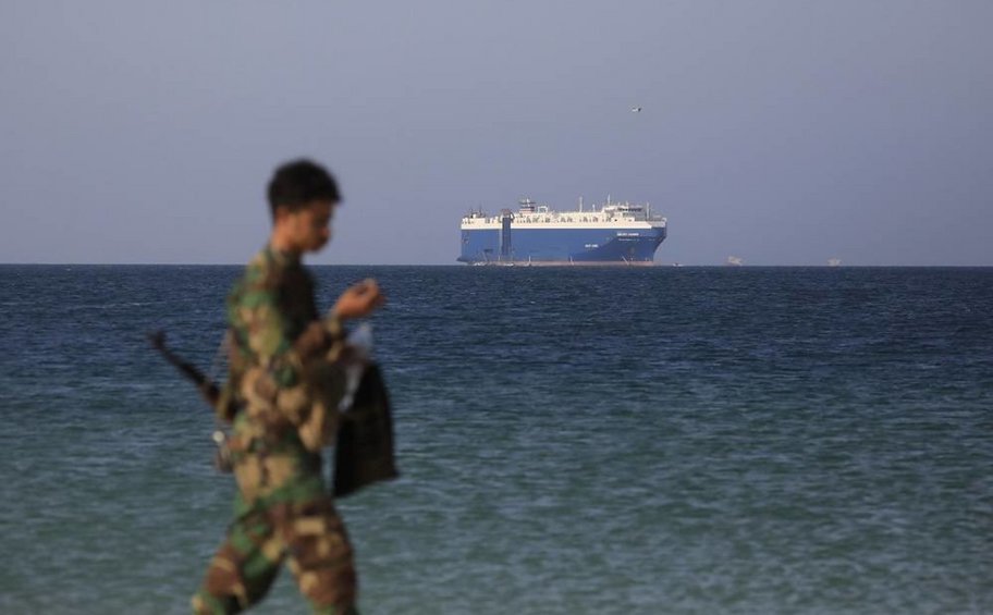 Ελαφρές ζημιές σε εμπορικό πλοίο που χτυπήθηκε στην Ερυθρά Θάλασσα 