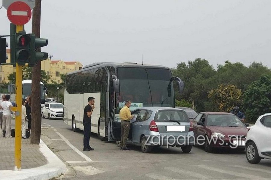 Κρήτη: Μετωπική σύγκρουση αυτοκινήτου με τουριστικό λεωφορείο