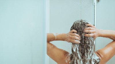 Conditioner πριν το σαμπουάν; Ένα εύκολο κόλπο για λαμπερά μαλλιά