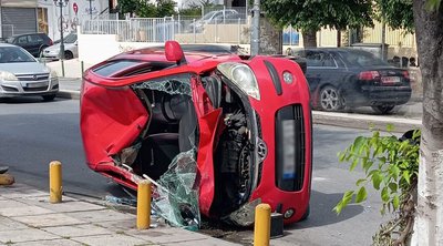 Θεσσαλονίκη: ΙΧ συγκρούστηκε με ταξί – Απεγκλωβίστηκε τραυματισμένος ο οδηγός 