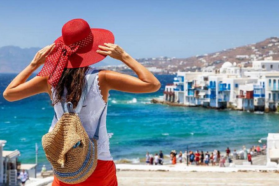 Έρευνα: Οι Ευρωπαίοι ψηφίζουν την Ελλάδα για διακοπές - Πόσα ξοδεύουν