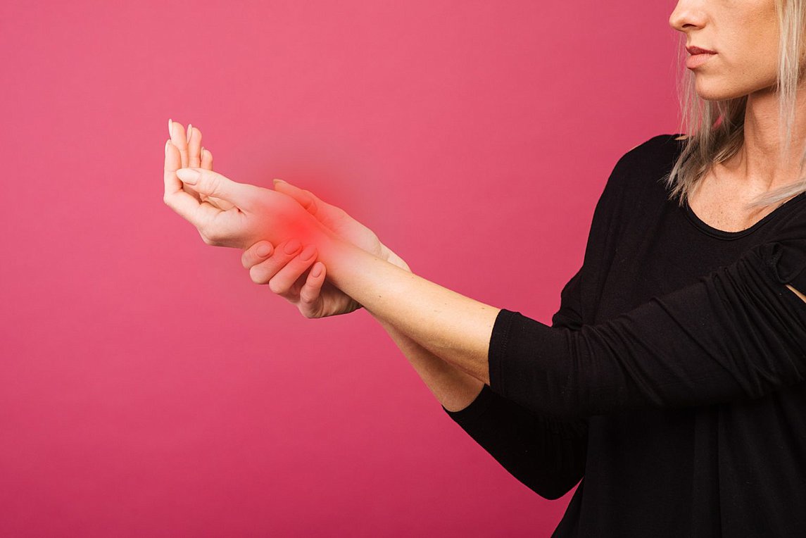 Νιώθετε σαν να σας τρυπάνε με καρφίτσες στα χέρια και στα πόδια;