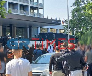Οπαδοί του ΠΑΟΚ έφτασαν στο Μακεδονία Παλλάς – Τους απομάκρυνε η ΕΛΑΣ - ΒΙΝΤΕΟ 
