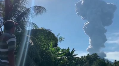 Ινδονησία: Επτά χωριά εκκενώθηκαν λόγω έκρηξης του ηφαιστείου Ίμπου 