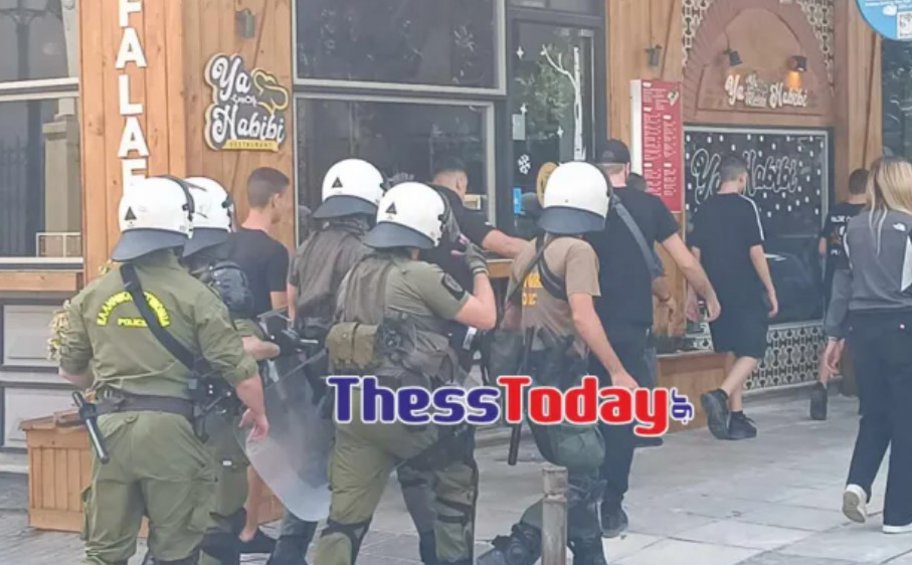 Θεσσαλονίκη: Ένταση με οπαδούς του ΠΑΟΚ γύρω από την Καμάρα – BINTEO 