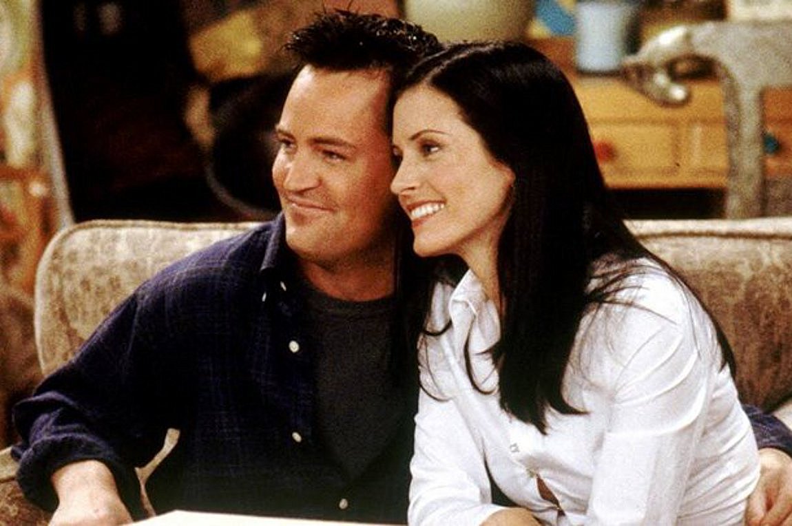 Η Κόρτνεϊ Κοξ για τον Μάθιου Πέρι: «Με επισκέπτεται συχνά»