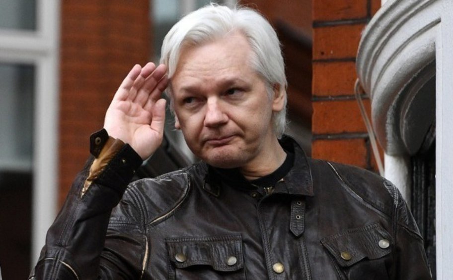 Τζούλιαν Ασάνζ: Το χρονολόγιο των νομικών μαχών του ιδρυτή του WikiLeaks 