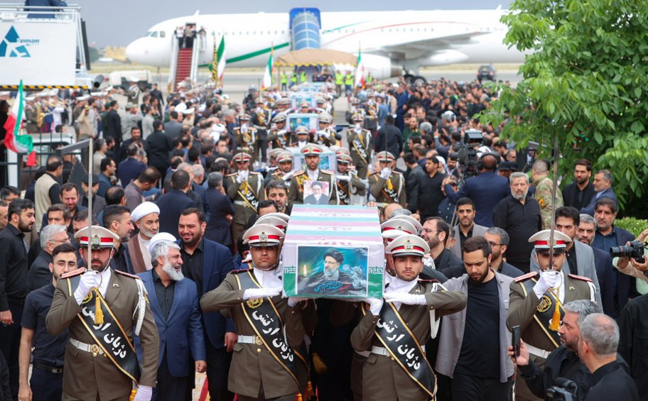 Ιράν: Χιλιάδες Ιρανοί συνέρρευσαν στην Ταμπρίζ για να τιμήσουν τον πρόεδρο Ραϊσί