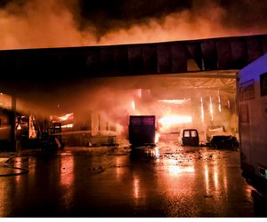 Λαμία - Φωτιά σε εργοστάσιο: Αυτοψία από κλιμάκιο του ΕΦΕΤ στο σημείο