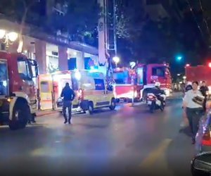 Χωρίς τις αισθήσεις τους δυο αδέρφια μετά από κατάσβεση φωτιάς σε διαμέρισμα στο κέντρο της Αθήνας