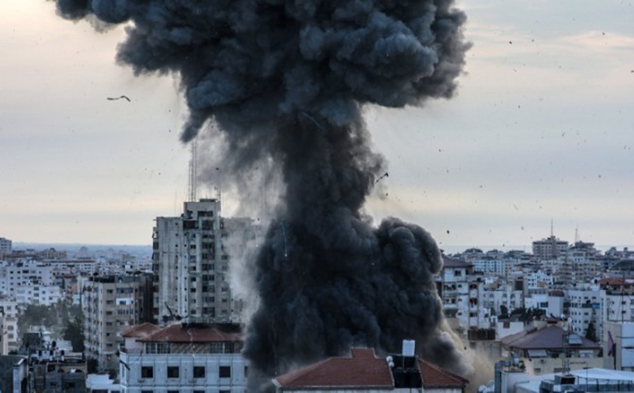 Σκληρές μάχες στη Λωρίδα της Γάζας - Το Ισραήλ και η Χαμάς καταγγέλλουν τα εντάλματα σύλληψης που ζήτησε το ΔΠΔ