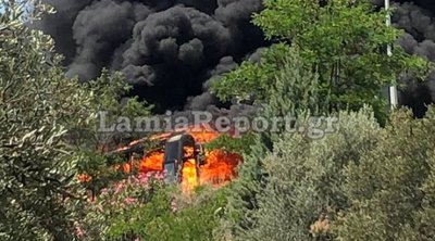 Λαμία: Φωτιά σε τουριστικό λεωφορείο - ΒΙΝΤΕΟ 