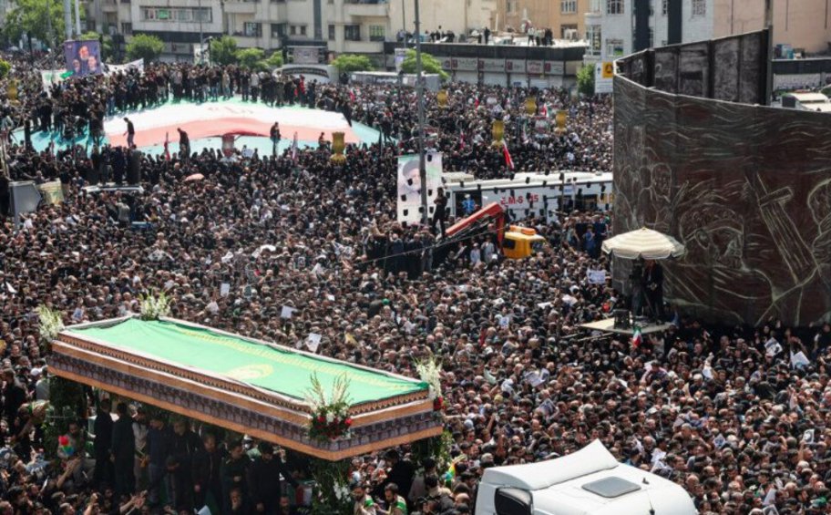 Τεχεράνη: Εκατομμύρια άνθρωποι στη νεκρική πομπή του προέδρου Ραϊσί