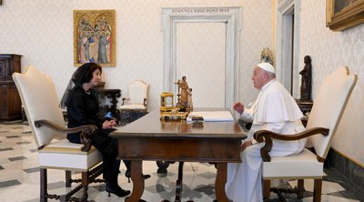 Η Σιλιάνοφσκα συνεχίζει να προκαλεί: Ευχαρίστησε τον Πάπα «εκ μέρους των Μακεδόνων»