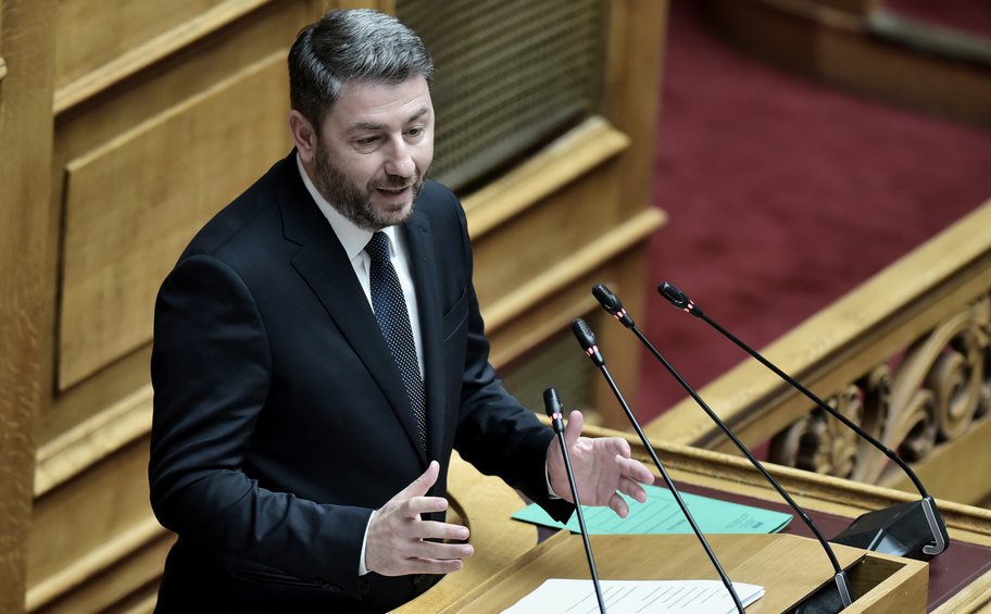 Ανδρουλάκης: Ο πρωθυπουργός έχει μάθει να πετάει την μπάλα στην κερκίδα