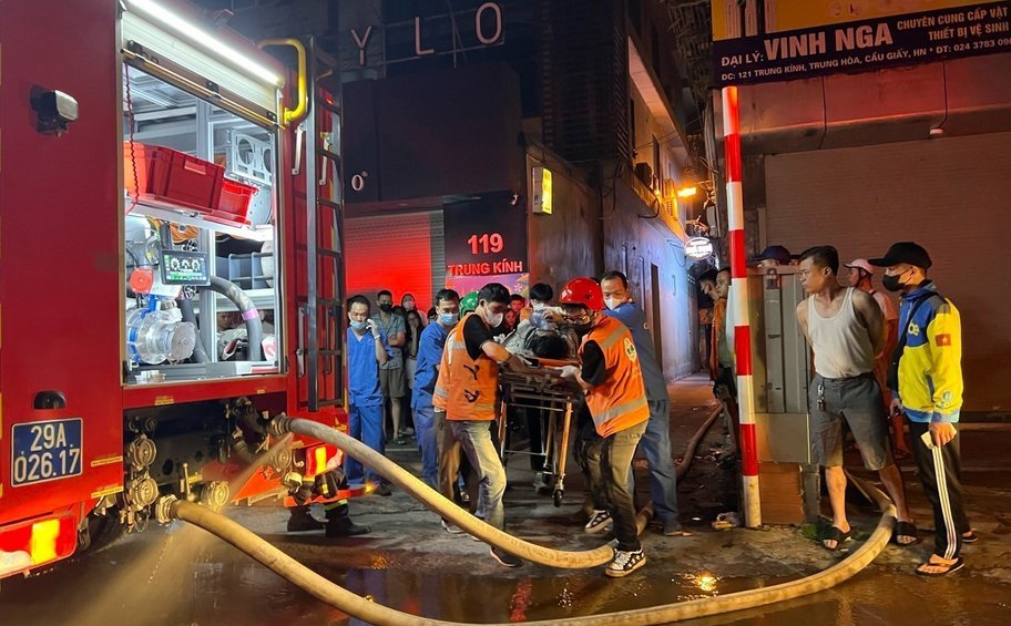 Βιετνάμ: Τουλάχιστον 14 νεκροί εξαιτίας πυρκαγιάς σε πολυκατοικία στο κέντρο της πρωτεύουσας