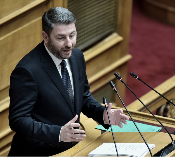 Ανδρουλάκης: Ο πρωθυπουργός έχει μάθει να πετάει την μπάλα στην κερκίδα