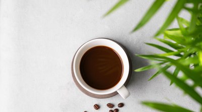 Τι να προσθέσετε στον καφέ για να βελτιώσετε την υγεία του εντέρου, σύμφωνα με γαστρεντερολόγο
