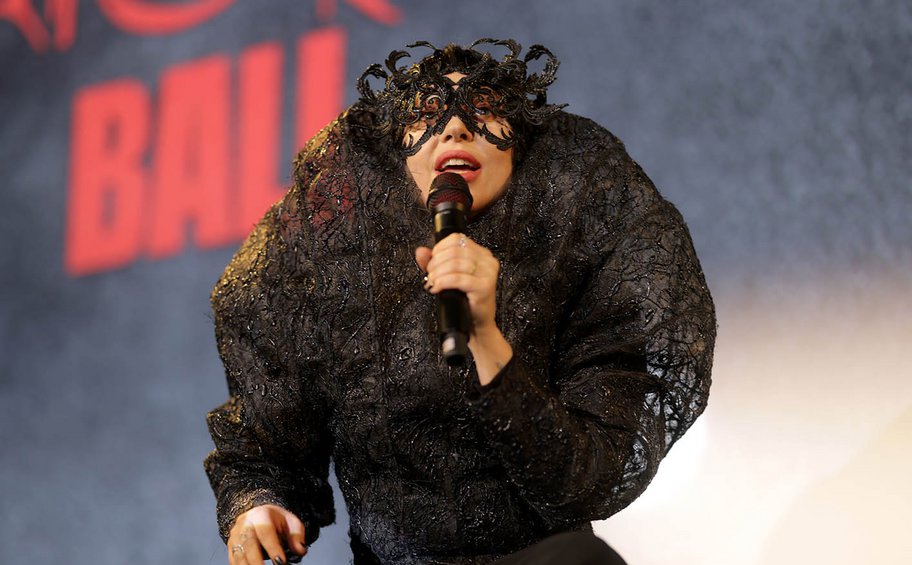 Lady Gaga: Aντιμετωπίζει οργισμένες αντιδράσεις επειδή έκανε συναυλίες ενώ είχε Covid