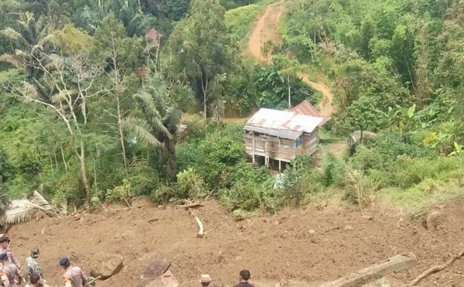 Κατολίσθηση στην Παπούα Νέα Γουινέα: Ανασύρθηκαν τρεις νεκροί, συνεχίζονται οι επιχειρήσεις εντοπισμού αγνοουμένων