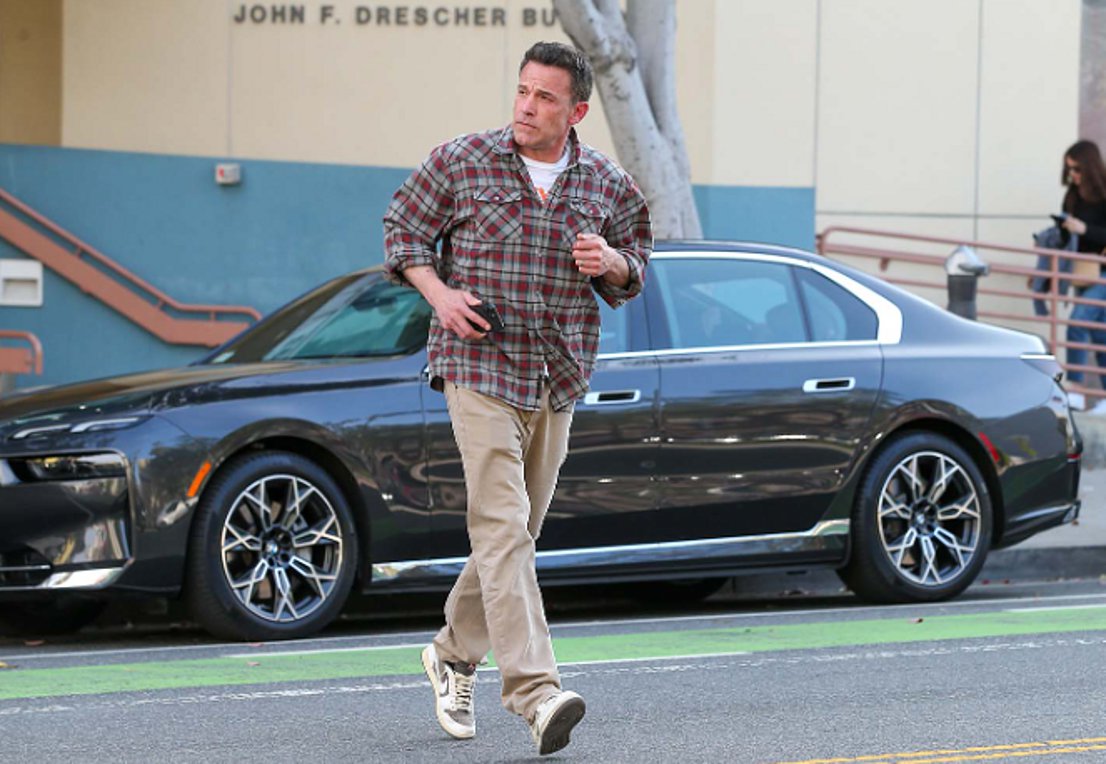 Ben Affleck: Moυτρωμένος και μόνος στο πάρτι αποφοίτησης της κόρης του