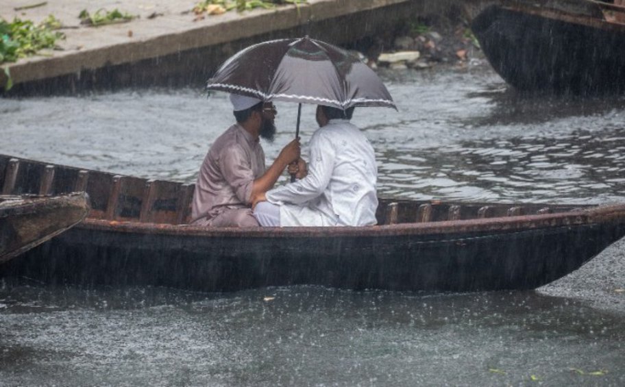 Μπανγκλαντές- Ινδία: Τους 65 έφτασαν οι νεκροί από το πέρασμα του κυκλώνα Ρέμαλ - ΒΙΝΤΕΟ