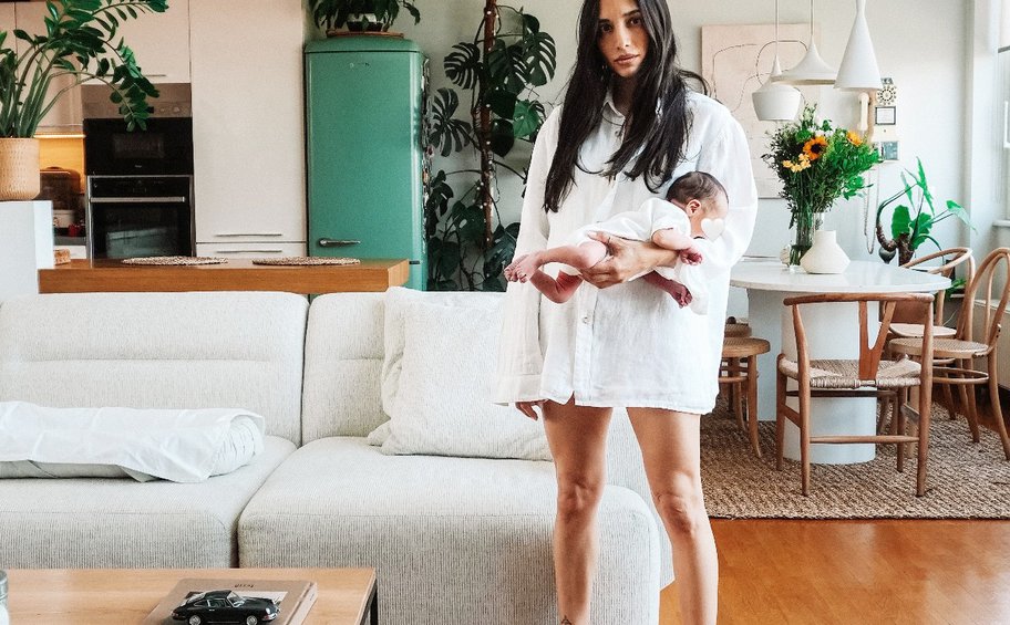 Νάντια Ράπτη: Γέννησε η γνωστή σχεδιάστρια – Οι πρώτες φωτογραφίες με το μωρό