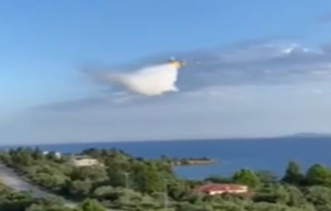 Χαλκιδική: Καναντέρ έριξε νερό σε ξενοδοχείο κατά της διάρκεια δοκιμαστικής πτήσης