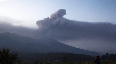 Ινδονησία: Νέα έκρηξη του ηφαιστείου Μαράπι, προειδοποιήσεις για πιθανές ροές κρύας λάβας - ΒΙΝΤΕΟ