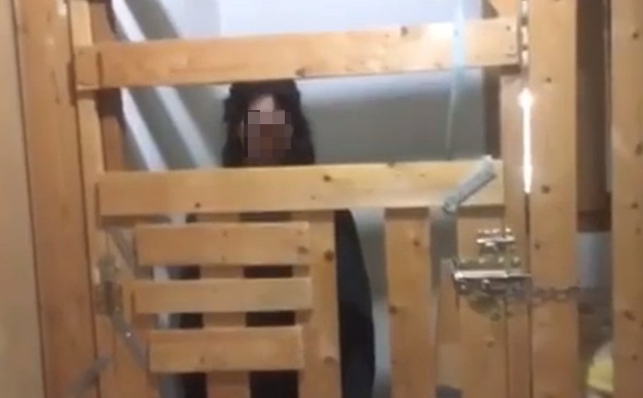 Καλαμάτα: Νέο Κωσταλέξι με 29χρονη σε κλουβί - ΒΙΝΤΕΟ