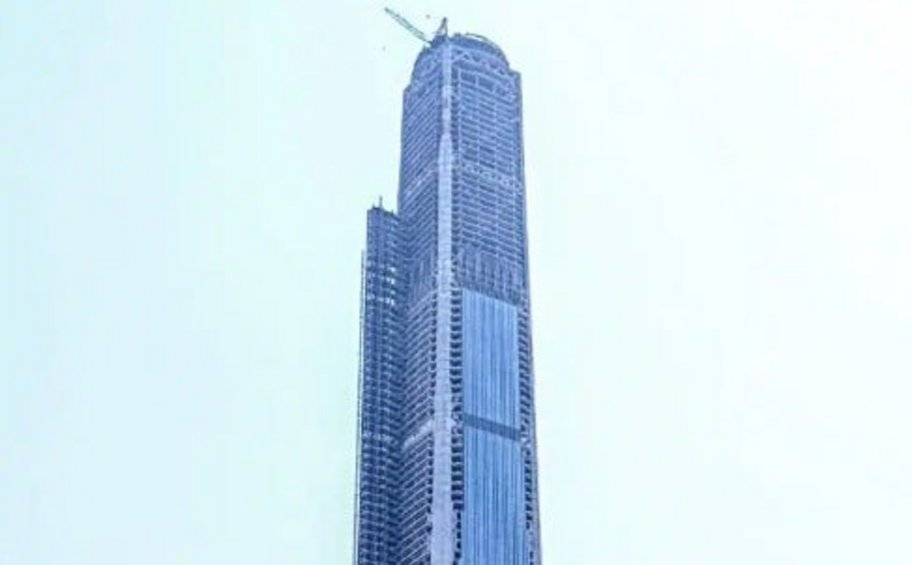 Το μυστήριο του ψηλότερου εγκαταλελειμμένου ουρανοξύστη στον κόσμο που παραμένει ημιτελής εδώ και 15 χρόνια