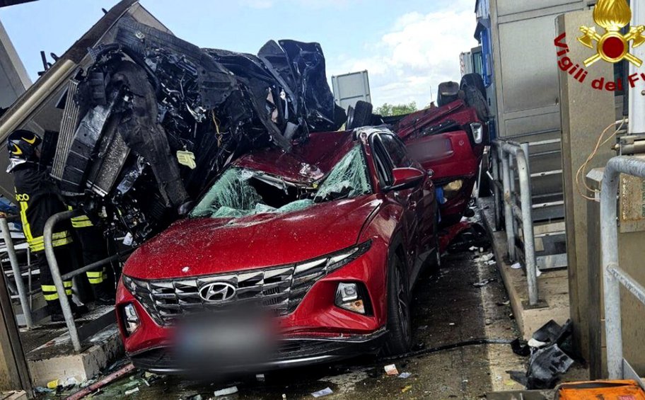 Ιταλία: Δυστύχημα με τρεις νεκρούς σε διόδια αυτοκινητοδρόμου - ΒΙΝΤΕΟ