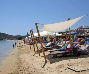 Διπλή απόβαση σε παραλίες και τουριστικούς προορισμούς από τους ελεγκτές της ΑΑΔΕ  